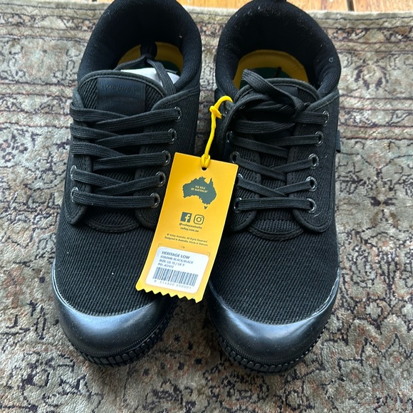 NWT volley shoes from Australia. - Picture 2 of 10